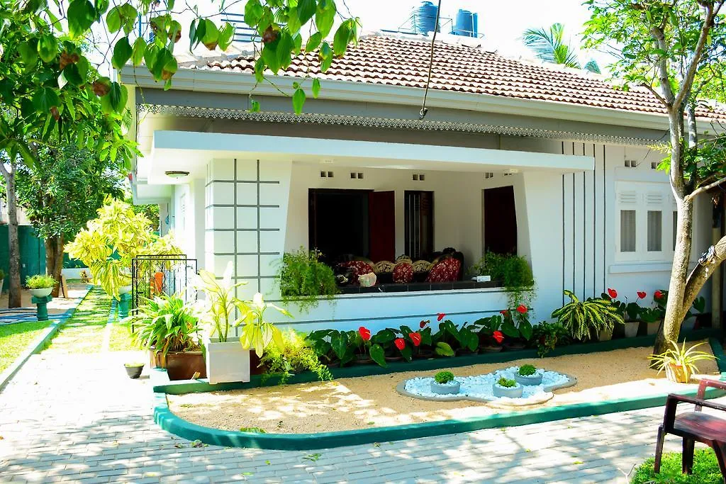 Mama Beach Villa Negombo 3*,